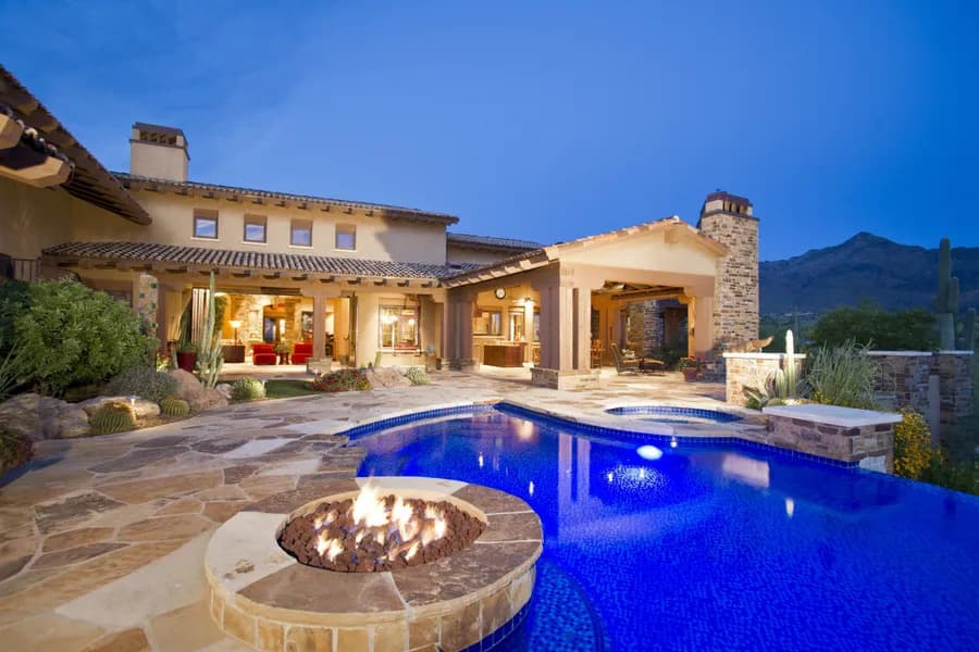 Panoramic estate in the heart of the hills